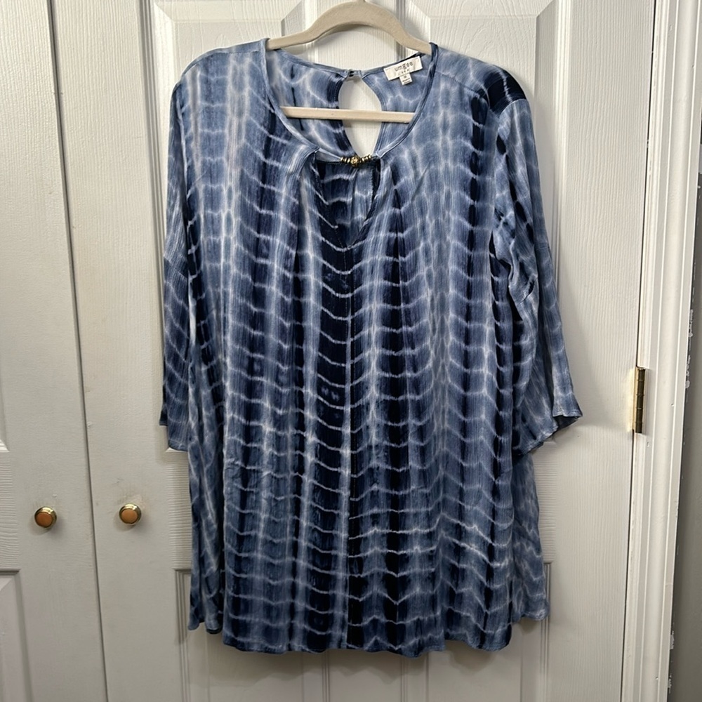 Umgee top. Oversized. 3/4 length sleeves. Blue. Size M.